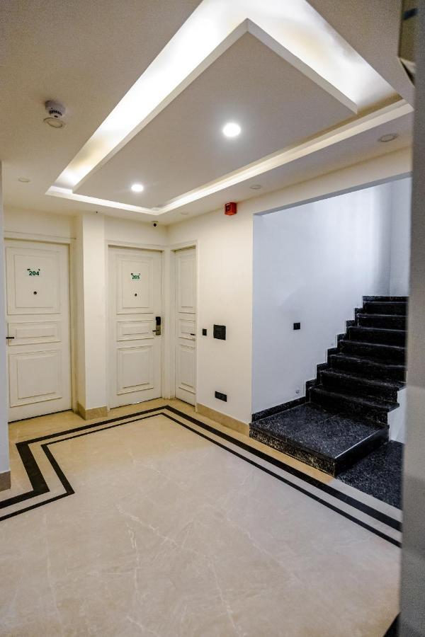 Hotel Mayur At Cr Park Нью-Дели Экстерьер фото